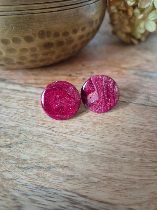 Puces d'oreilles bordeaux
